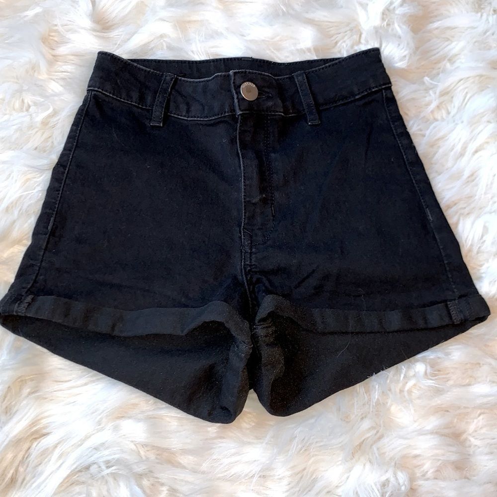 H&M Divided Black Denim Jean Shorts Size 2